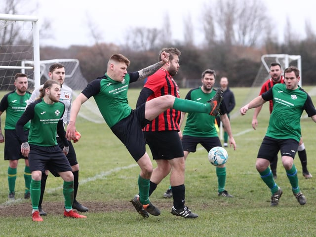 Saturn Royale (green) v Fairfields. Picture: Stuart Martin