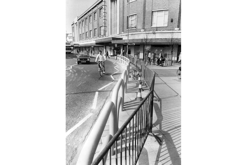 Precinct barriers in Palmerston Road in March 1983
