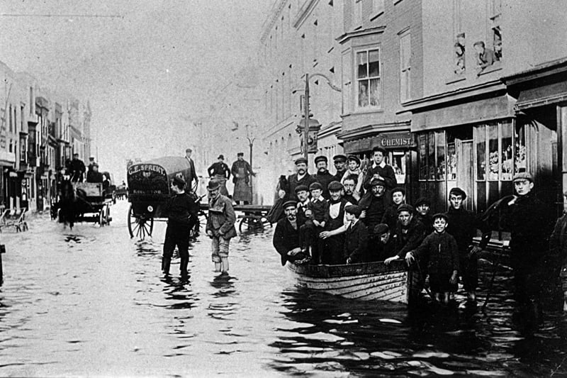 Flooding in Broad Street 1905