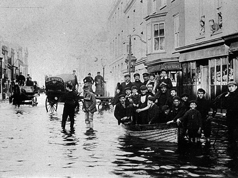 Flooding in Broad Street 1905