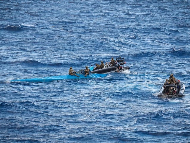 Portsmouth-based warship HMS Trent has seized £160m of cocaine from a submarine in the Caribbean Sea.