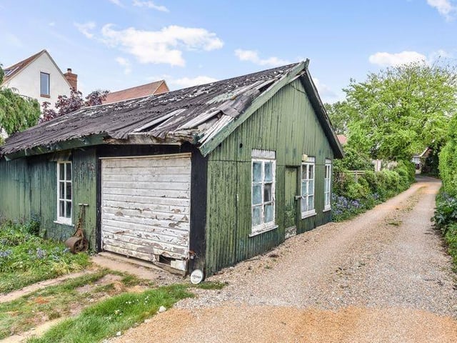 This five bedroom detached house in Emsworth has gone on sale for £1,795,000. It is listed by Borland & Borland, Emsworth.
