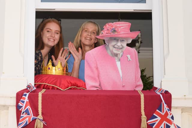 Pictured is: Emily and Sarah Jackson with QueenPicture: Keith Woodland (030621-16)