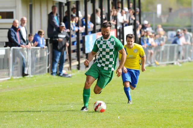 Mob Albion's Mike Newman gets away from a Meon defender.
Picture: Sarah Standing