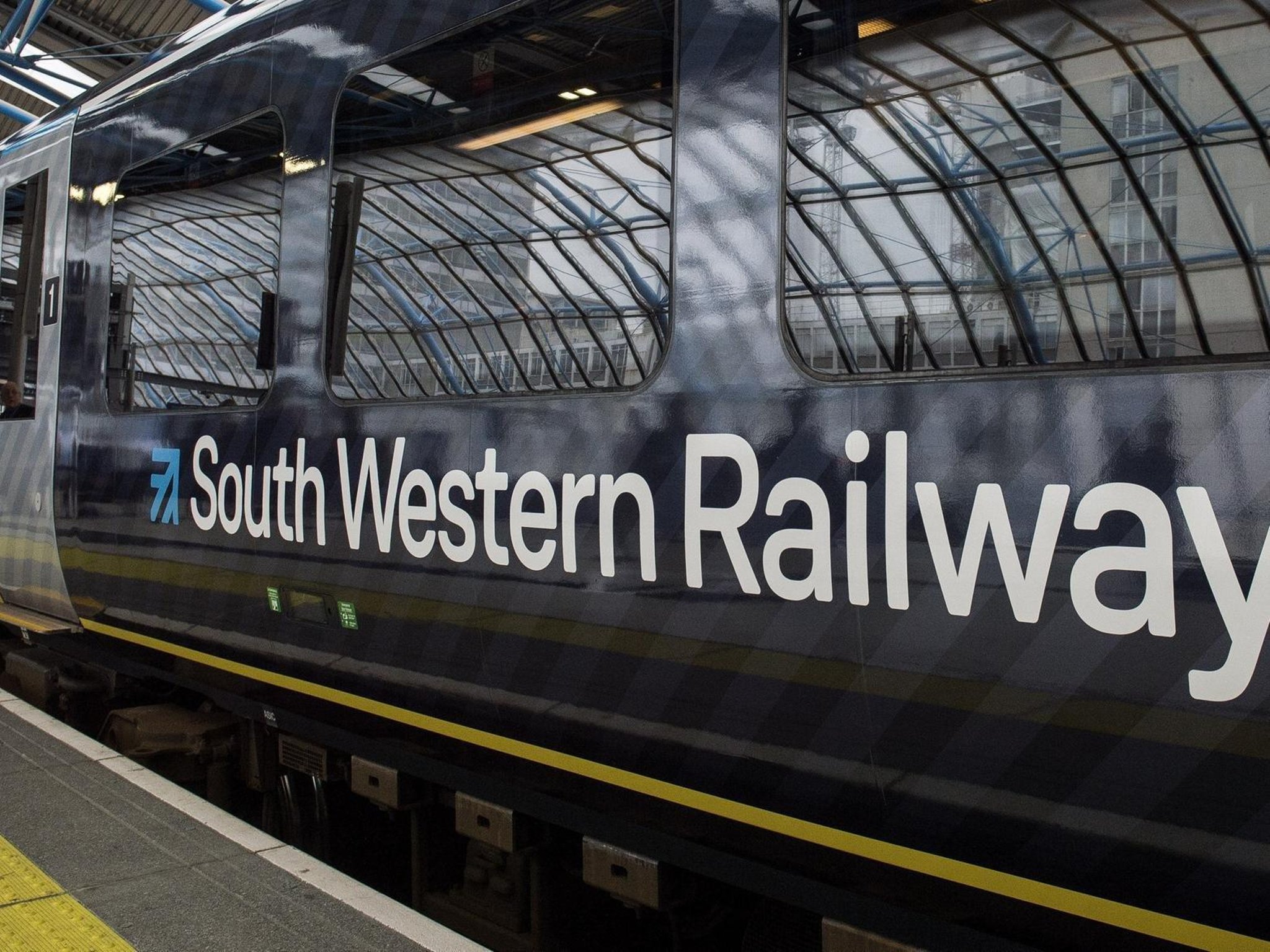 Man in 'precarious position' sparked police incident and caused major rail disruption - Portsmouth News Man in 'precarious position' sparked police incident and caused major rail disruption - Portsmouth News