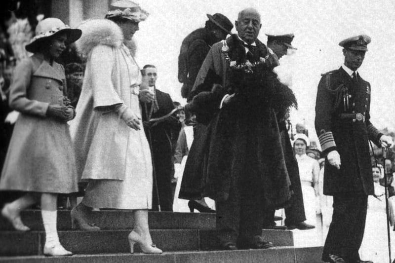 King George VI, Queen Elizabeth and young Princess Elizabeth on the Guildhall steps in May 1937