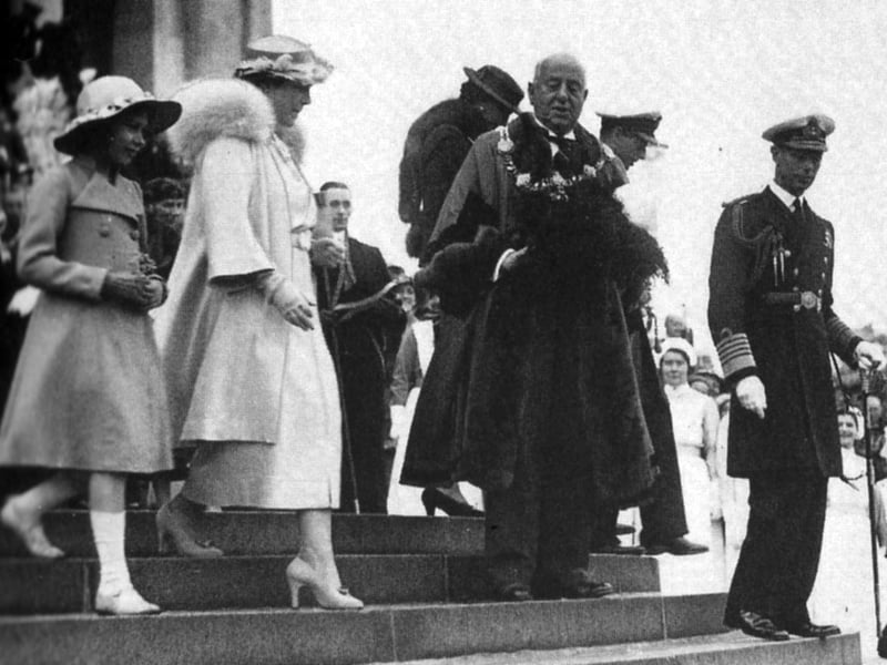 King George VI, Queen Elizabeth and young Princess Elizabeth on the Guildhall steps in May 1937