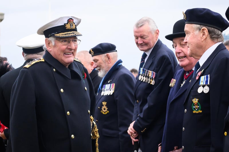 Pictured is: Admiral Jonathon Band chats with veterans

Picture: Keith Woodland (121121-35)
