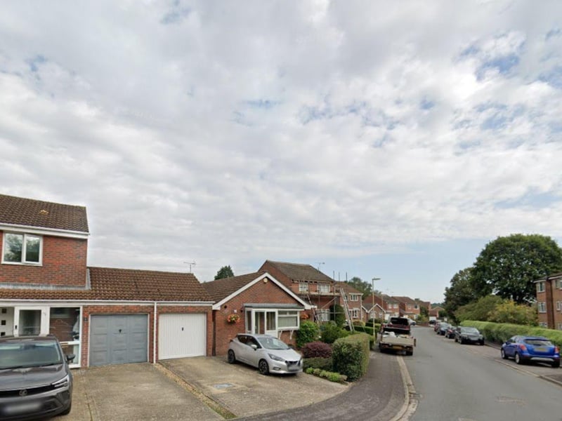 The average property price at Oaklands, Holly Drive PO7 8HS is £74,583.