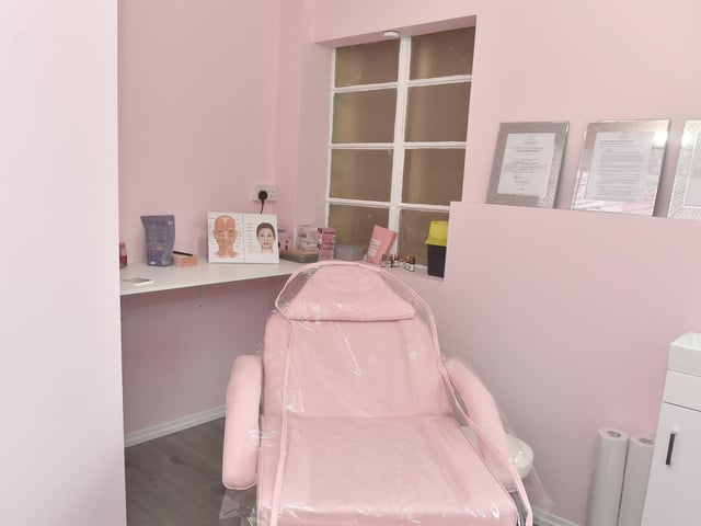 Aimee Wallbridge opens up her own beauty salon called Club Beauté in Pier Street, Lee-on-the-Solent, and held a opening party on Good Friday April 18, 2025. Picture: Sarah Standing (180425-2006)