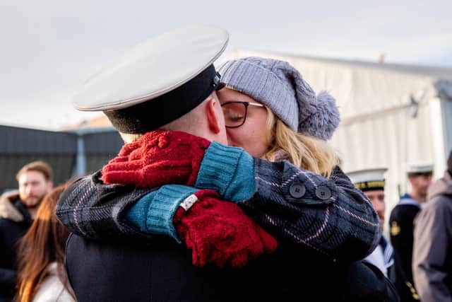 Pictured:Couple embracing in front of HMS Defender
Picture: Habibur Rahman
