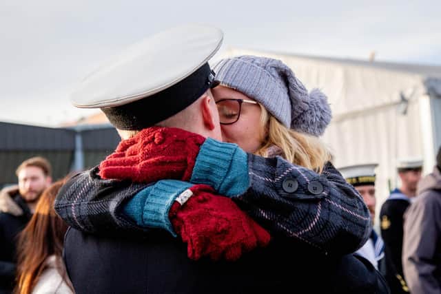 Pictured:Couple embracing in front of HMS Defender

Picture: Habibur Rahman