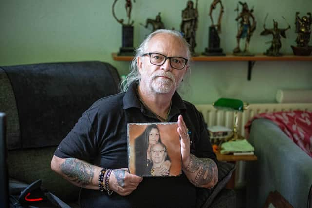 Alan Vickers with a picture of his late wife at his home in Somerstown, Portsmouth.

Picture: Habibur Rahman