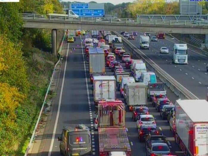 A multi-vehicle crash on the M27 eastbound between junction 8 and 9 has resulted in serious injuries for a number of casualties
