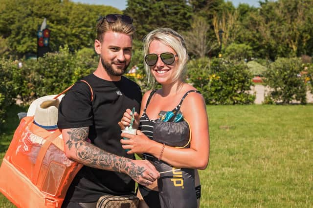 Tony Smith (31) and Rebecca Oszczyk (24) on a day trip from Bicester cool down with an ice cream. Picture: Mike Cooter (200721)