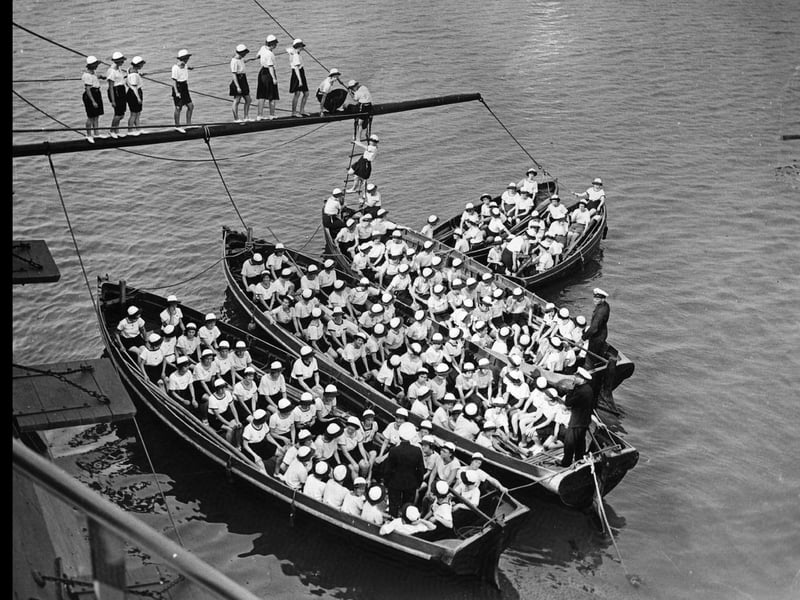 24th August 1937:  Sea Ranger girls of the Girl Guides Association training at Portsmouth.  (Photo by A. Hudson/Topical Press Agency/Getty Images)