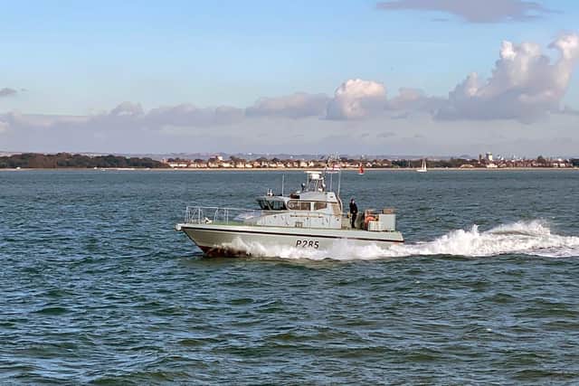 HMS Sabre at speed in Stokes Bay