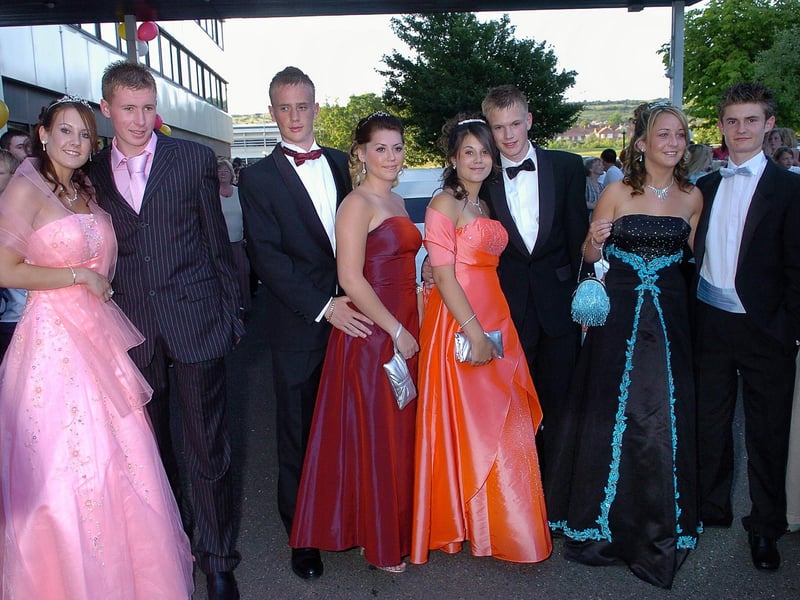 Jess Ashworth, Chad Clarke, Chris Atkins, Hayley Sheppard, Whitney Murray, Jack Kelly, Emma Lockyer and Sean Gower arrive for Springfield Specialist Technology College's Year 11 Leavers Prom, held at the Marriott Hotel in June 2006. Picture: (062869-0072)