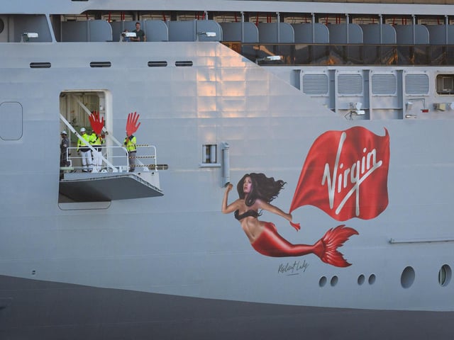 Pictured is: Crew of the MV Resilient Lady wave
Picture: Keith Woodland (140921-31)