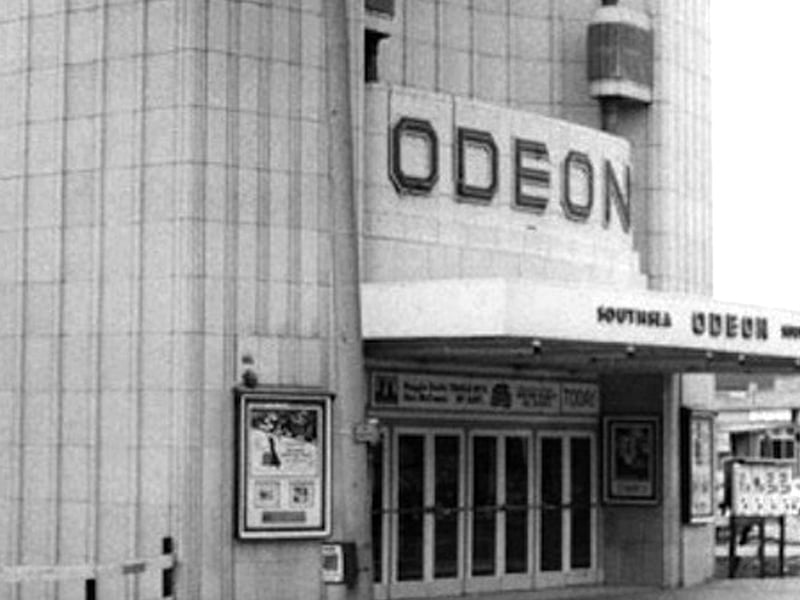 This cinema opened in the 1930s in Highland Road, Southsea. It was re-named the Salon Cinema in the 1970s and closed down in the 1980s. It was demolished and is now a sports-field.