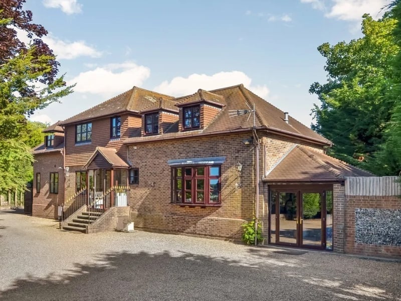 This home has five bedrooms, two reception rooms and five bathrooms. Bartholomew House is a spacious family home perfect and it is located on the waterside with a lovely view.