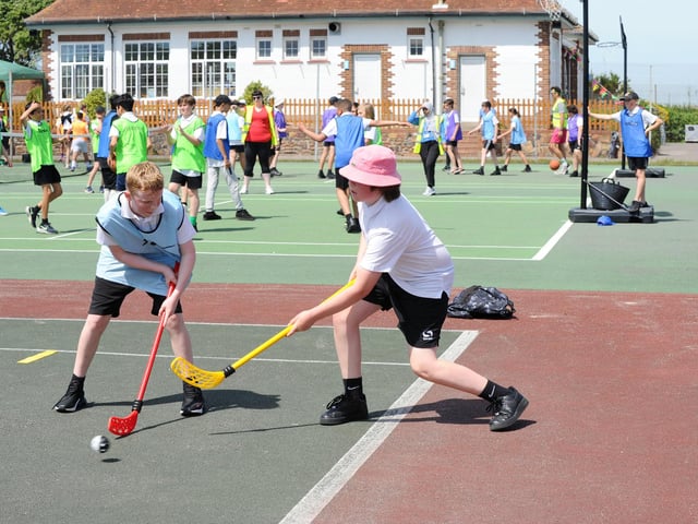 Year 7s playing floorball (160622-6860)