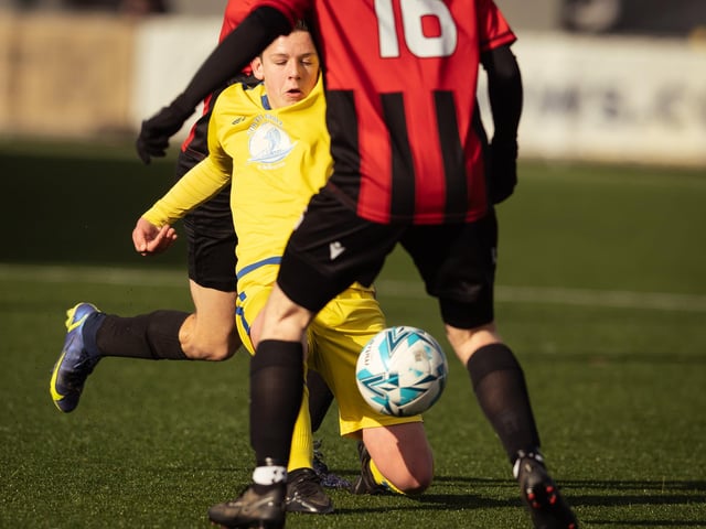 Action from the U16 GEC Marconi Invitation Cup final between Horndean Hawks Condors (red/black) and Pickwick Youth Panthers (yellow). Picture: Keith Woodland (260221-105)