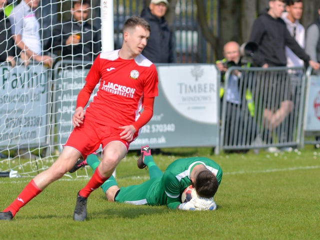 Bemerton keeper Patrick Creese hugs the ball. Picture by Martyn White