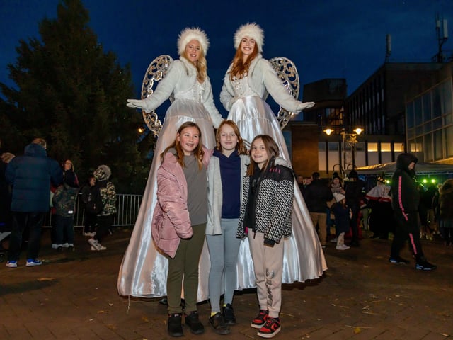 Street entertainers in fairy costumes warm up the crowd in Gosprt High Street. Picture: Mike Cooter (251123)