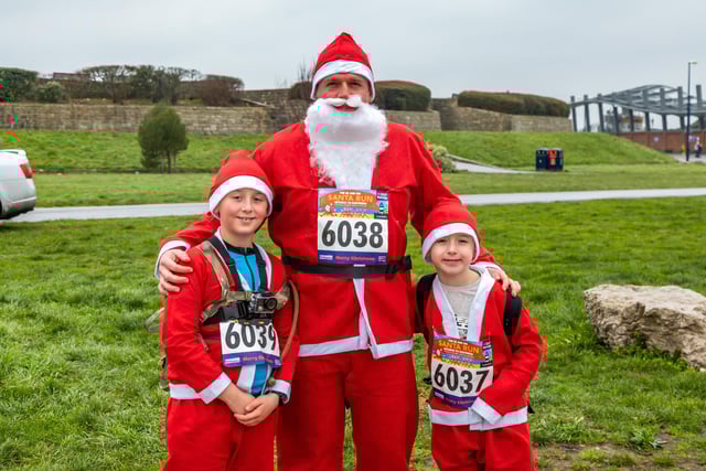 Oliver Perkins (10) with dad Phil Perkins (37) and brother Jacob Perkins (7). Picture: Mike Cooter (181222)