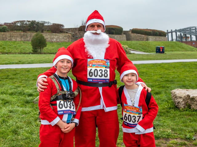 Oliver Perkins (10) with dad Phil Perkins (37) and brother Jacob Perkins (7). Picture: Mike Cooter (181222)