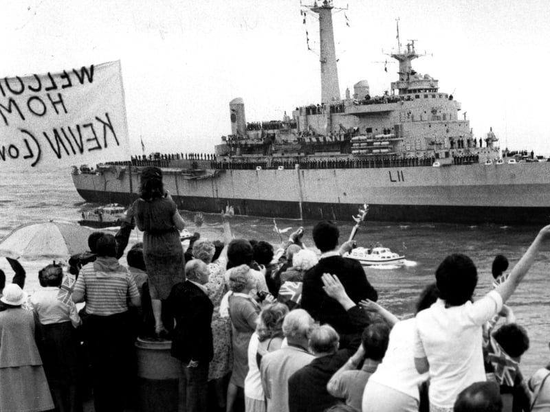 HMS Intrepid returns to Portsmouth from the Falklands in July 1982. The News PP691