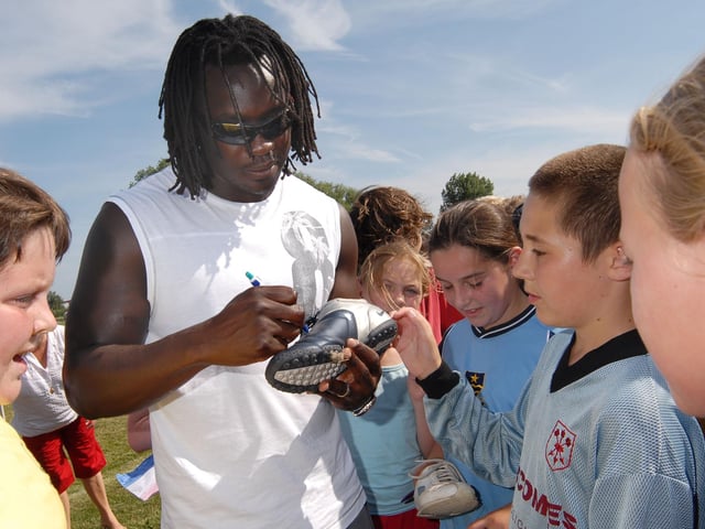 Linvoy Primus signs autographs at The News' World Cup Super Sixes tournament in 2006.