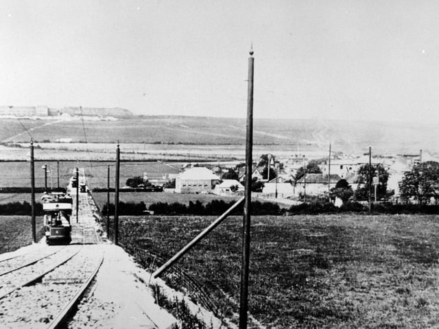 Cosham, now Northern Road, looking north to Portsdown Hill, 1910. The News PP5629