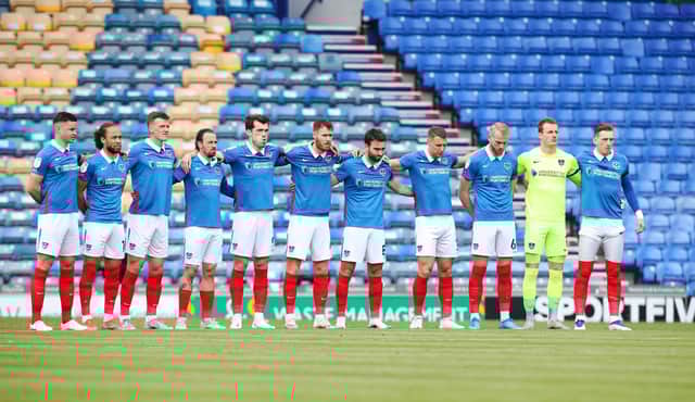 Ben Close and his Pompey team-mates pay tribute to Alan McLoughlin ahead of Sunday's match against Accrington. Picture: Joe Pepler