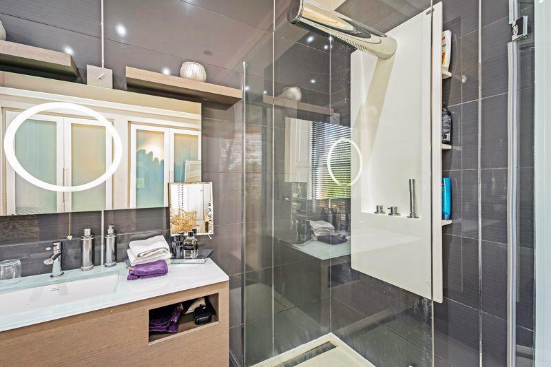 Bedroom 2 en-suite.