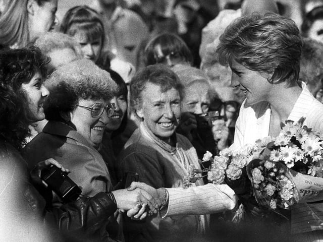 Diana visiting the Eastney Community Centre in October 1990. The News PP185
