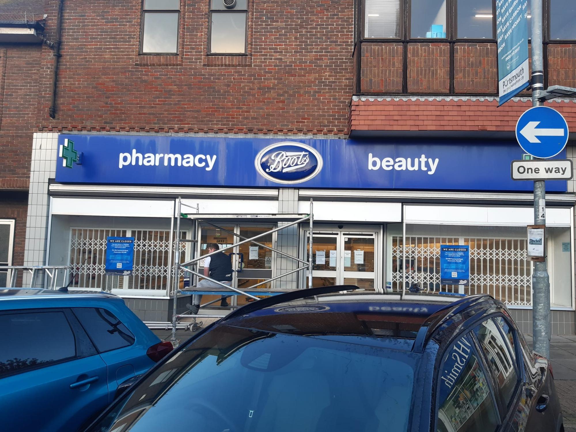 Boots pharmacy online closing time