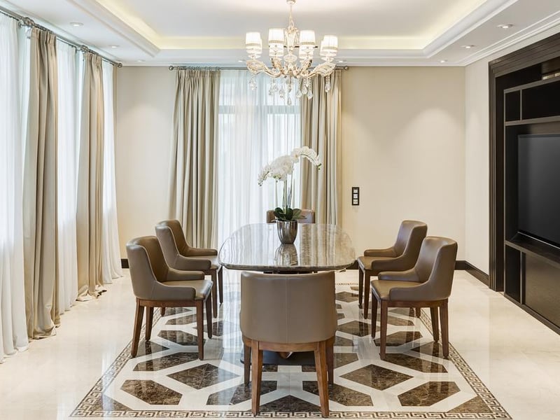 Buyers were seen to check if the light switches work, so make sure they do. If rooms are dim, consider leaving the lights on to add brightness, Consider a new lampshade to make your room look more appealing.