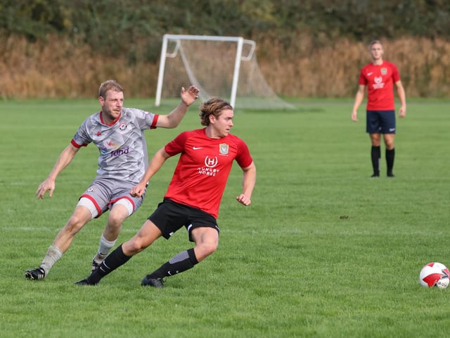 Seagull (red) v Gosham. Picture by Kevin Shipp