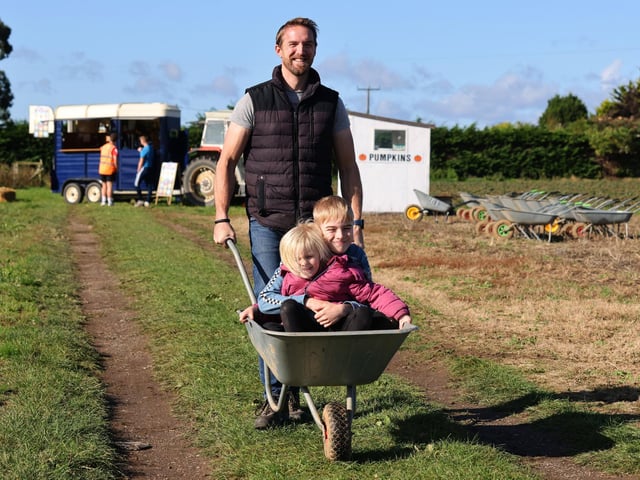 Pictured is Geoff Speak with his kids.
Picture: Sam Stephenson.