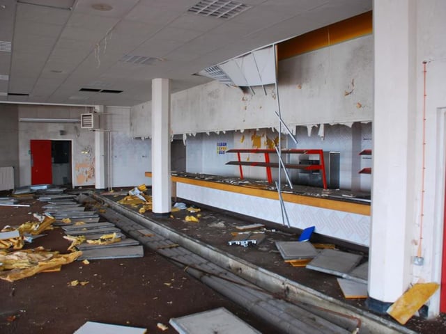 The dining hall counter