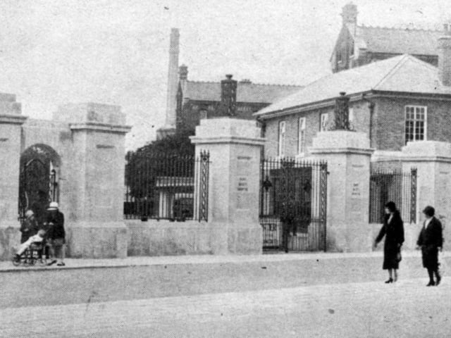The main gate to St Mary's Hospital, Milton Road circa 1937