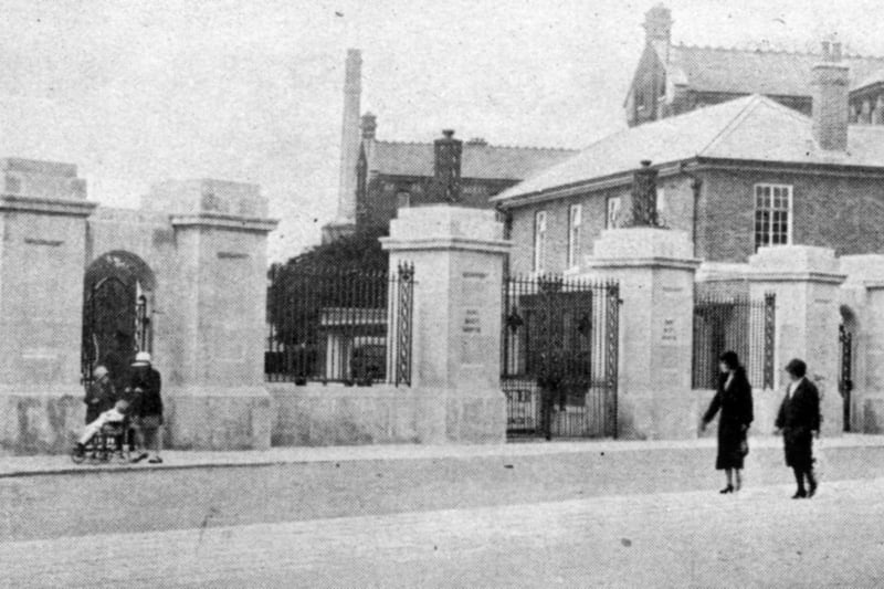 The main gate to St Mary's Hospital, Milton Road circa 1937