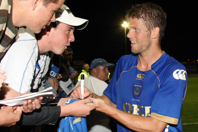 Hermann Hreidarsson after the pre-season friendly against the Hawks in 2008 signing autographs