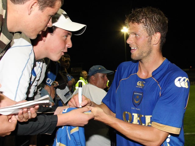 Hermann Hreidarsson after the pre-season friendly against the Hawks in 2008 signing autographs