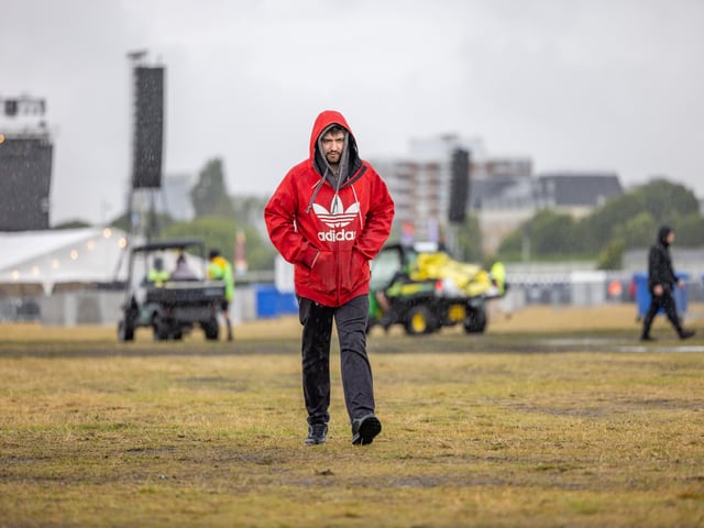 On site in the rain at Victorious. Picture: Mike Cooter (240824)