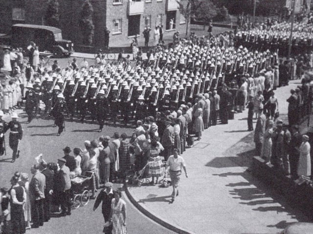 Royal Marines Freedom of the City The parade makes its way along Elm Grove. Here they are at the staggered junction with Norfolk Street (top left) and Great Southsea Street.