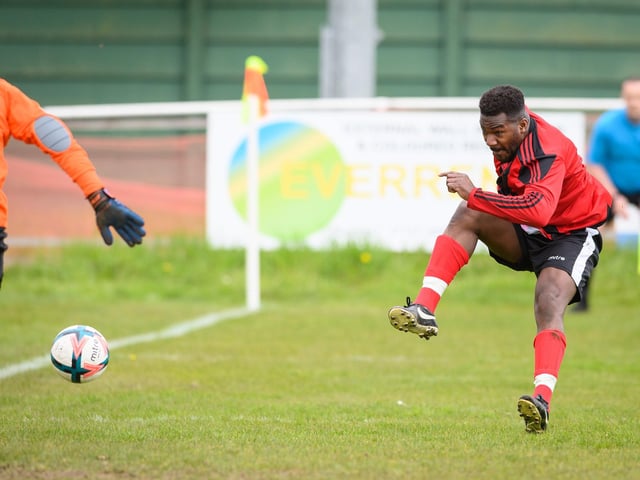 Action from the Jon Gittens memorial charity match between a team of former Fareham Town players and a side of ex-Pompey and Southampton professionals. Picture: Keith Woodland (160421-780)