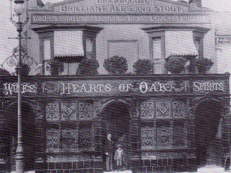 This pub stood on the northern end of what was then Commercial Road, and is now Mile End Road. It was built in the early 1900s and demolished in 1974